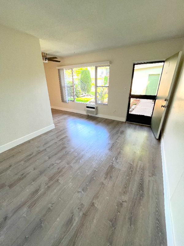 146 S Princeton Ave #4 - Photo 2 of 23