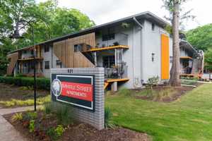 featured image of 921 Myrtle St Ne