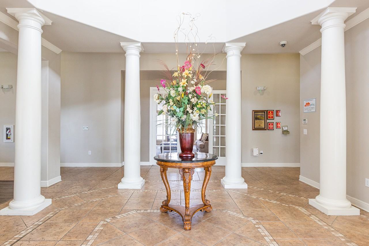 Town Square Apartments - Photo 4 of 36