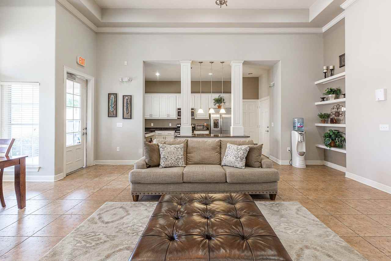 Town Square Apartments - Photo 6 of 36