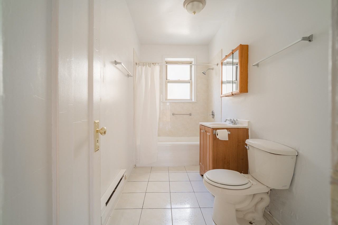 2436-42 W. Rosemont - Photo 2 of 50