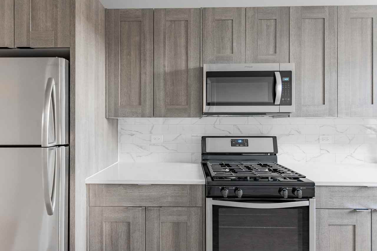 6135-45 S. Dorchester Ave/1409 E. 61st St. - Photo 3 of 45