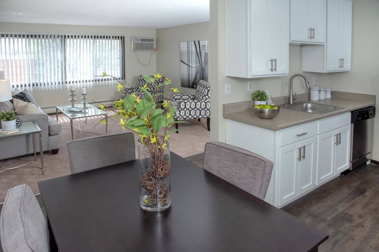 600 10th Ave Apartments - Photo 2 of 32