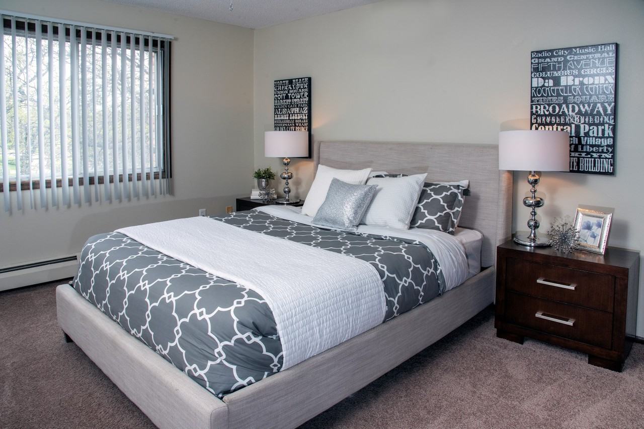 600 10th Ave Apartments - Photo 7 of 32