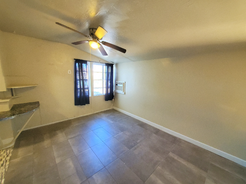 309 W Jacinto St #2 - Photo 2 of 12