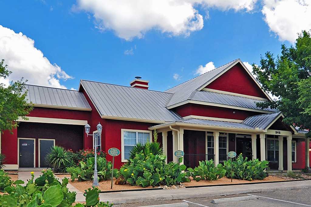 Champions Crossing Apartments 345 Champion Blvd, San Marcos, TX 78666