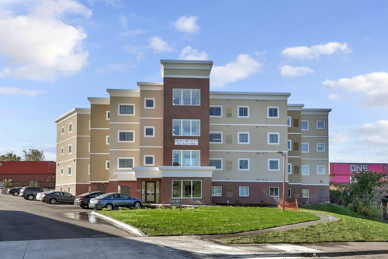 1040 Como - Photo 5 of 28