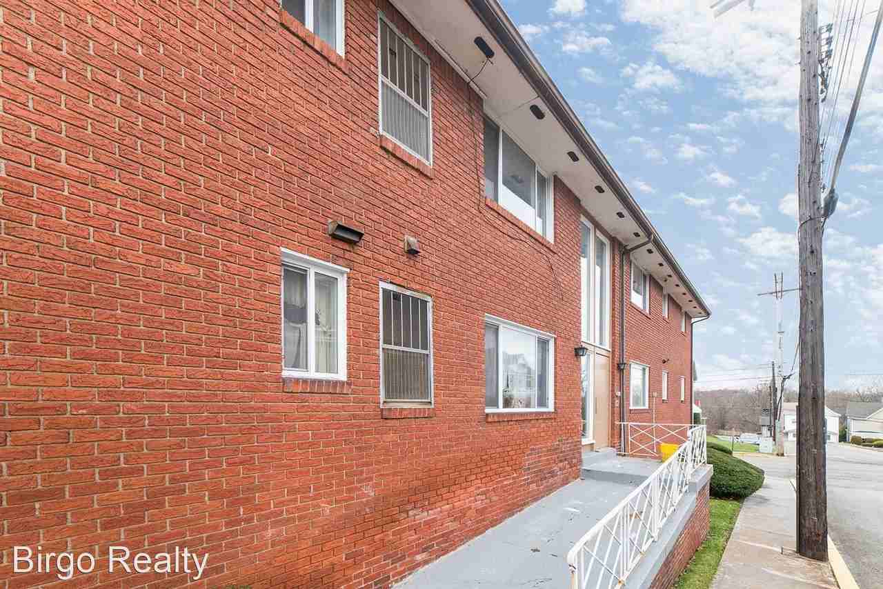 Broadway Manor Apartments - Photo 3 of 30