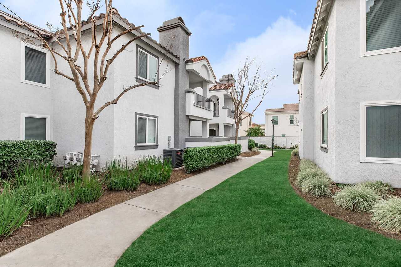 Enclave at Town Square - Photo 5 of 50