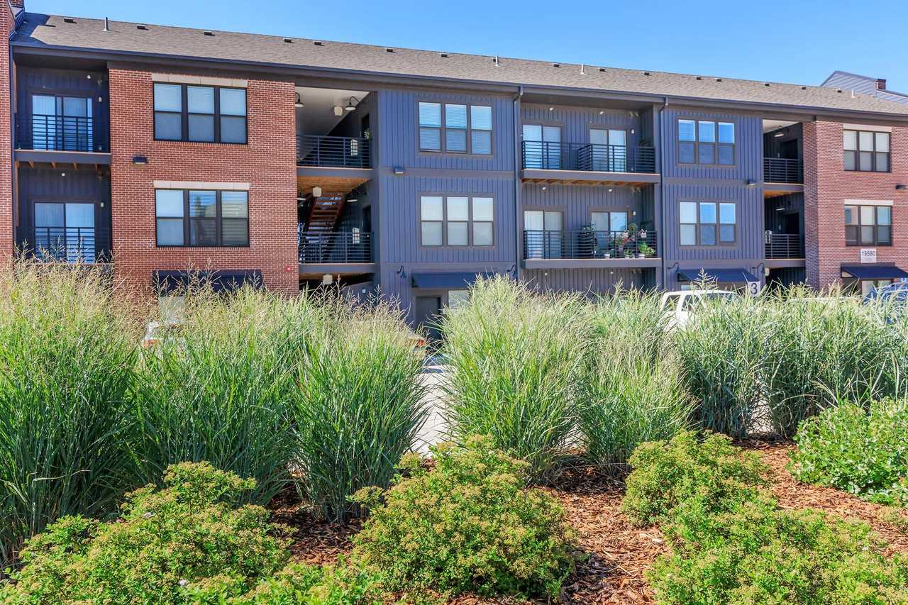 Park Sixty Four - Photo 2 of 35