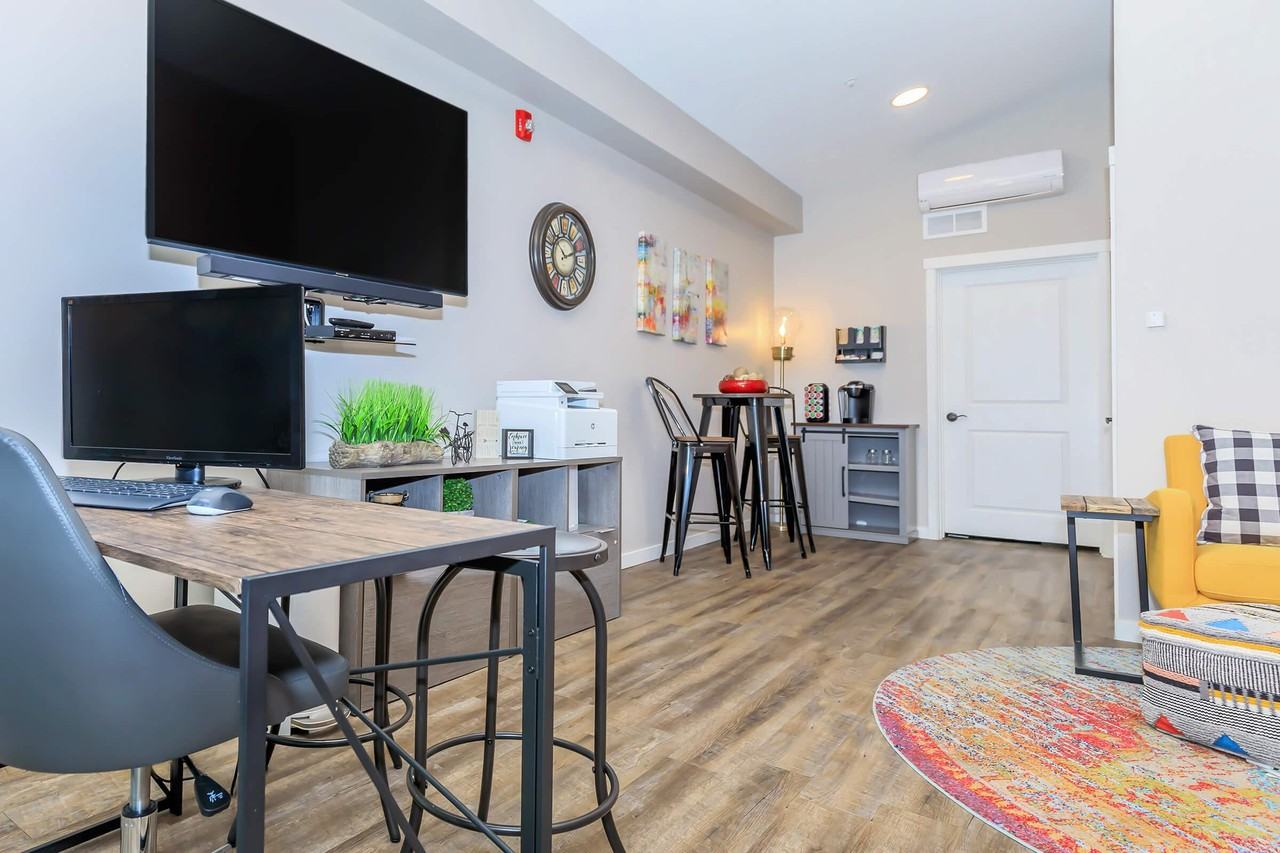 Park Sixty Four - Photo 4 of 35