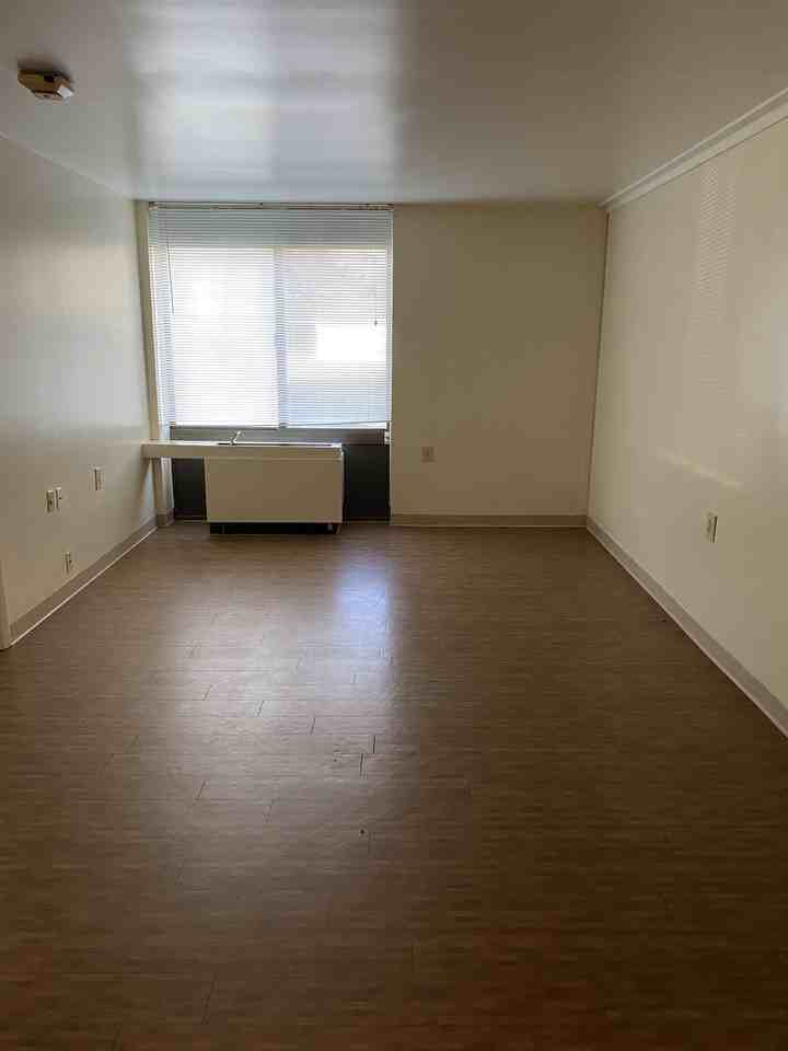 Bedford Tower Apartments - Photo 3 of 10