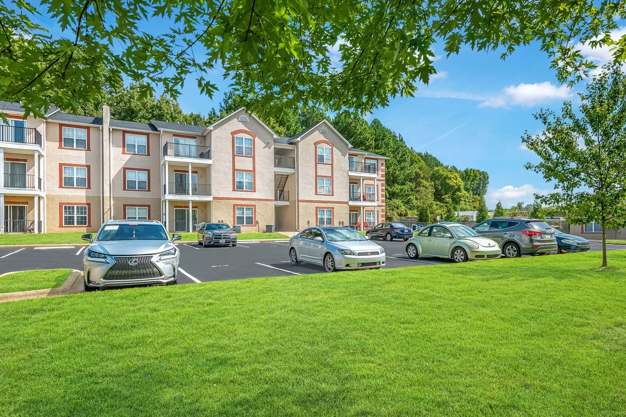 Crown Point Luxury Apartment Homes At Kingsport Drive - Photo 5 of 50