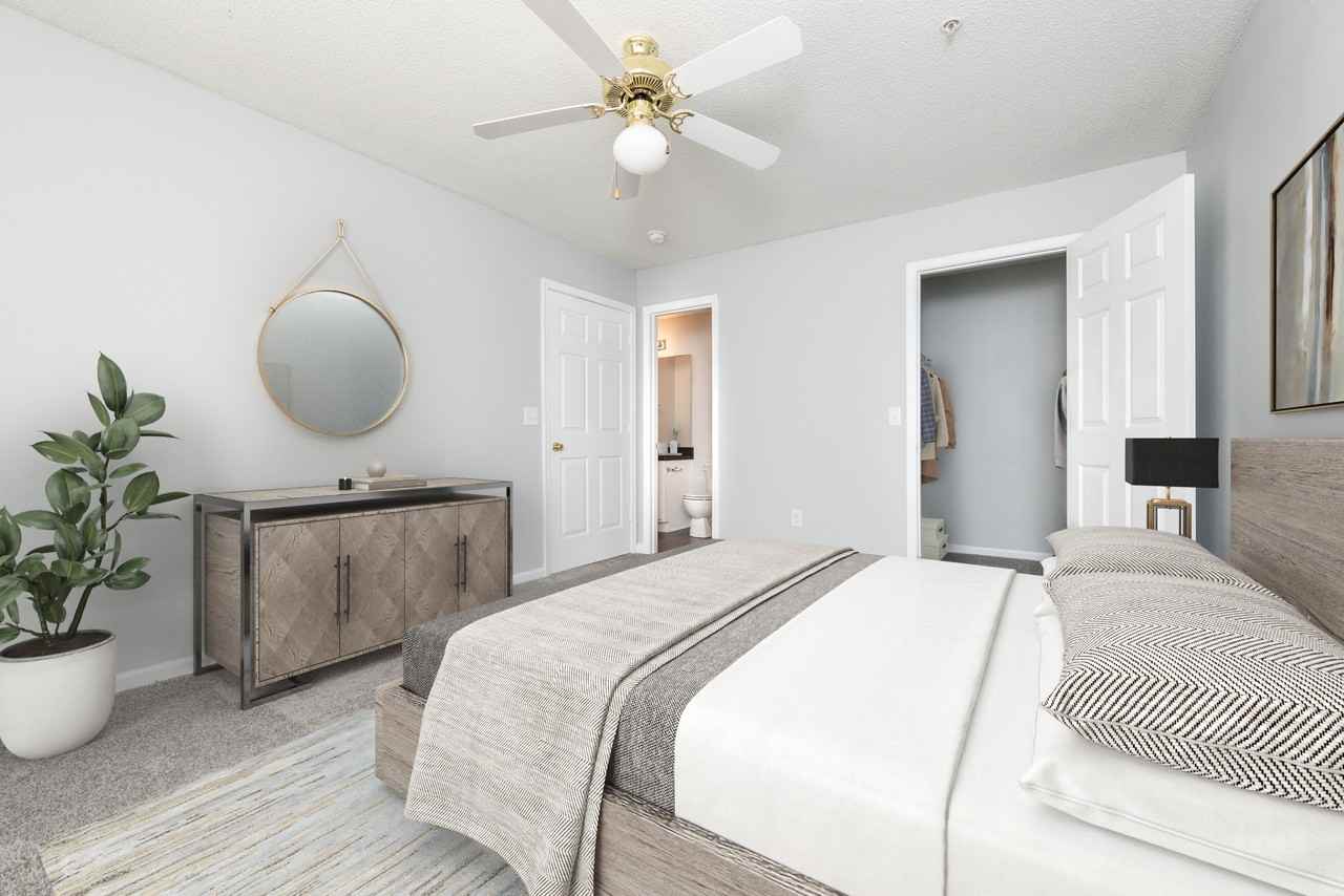 Crown Point Luxury Apartment Homes At Sunset Drive - Photo 5 of 34