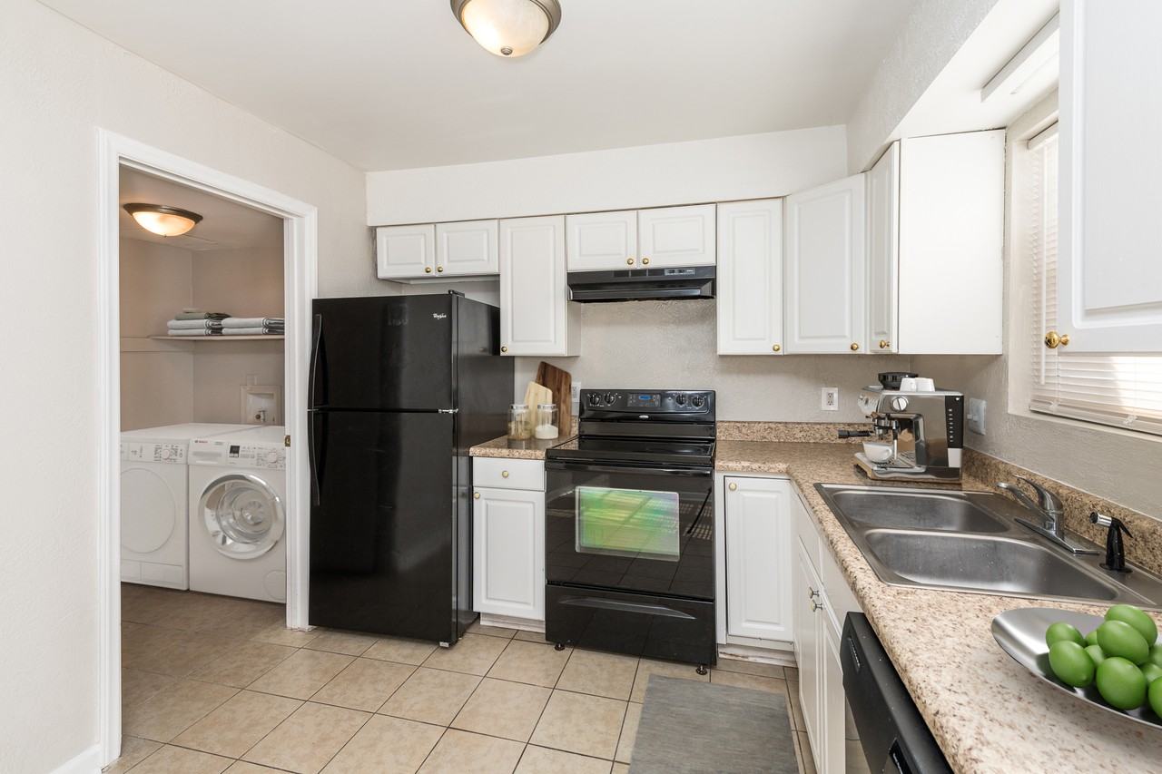 Country Club Apartments - Photo 3 of 41