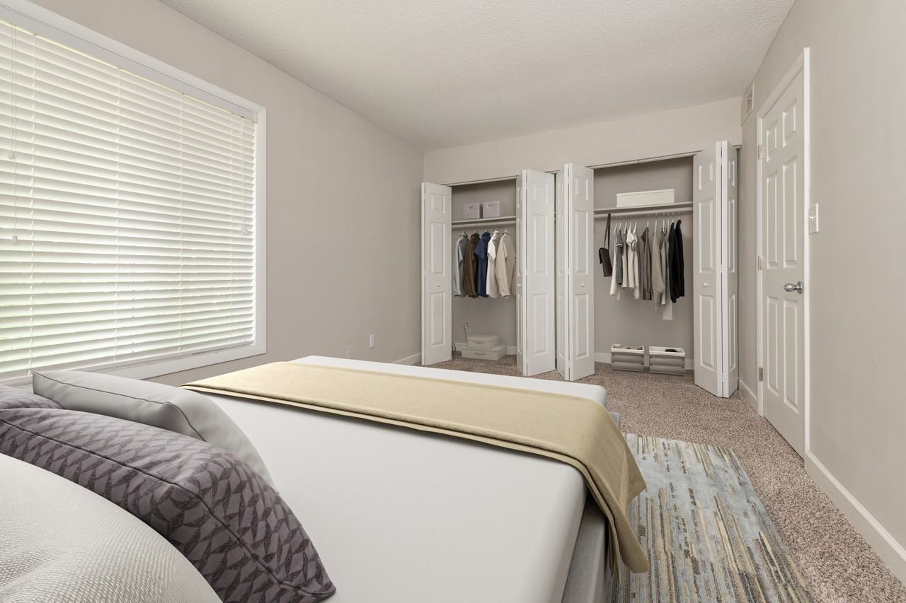 Oxford Square Apartments - Photo 2 of 33