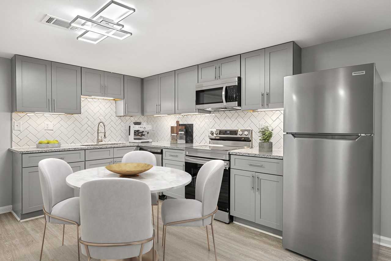 Lenox Place Apartments - Photo 2 of 39