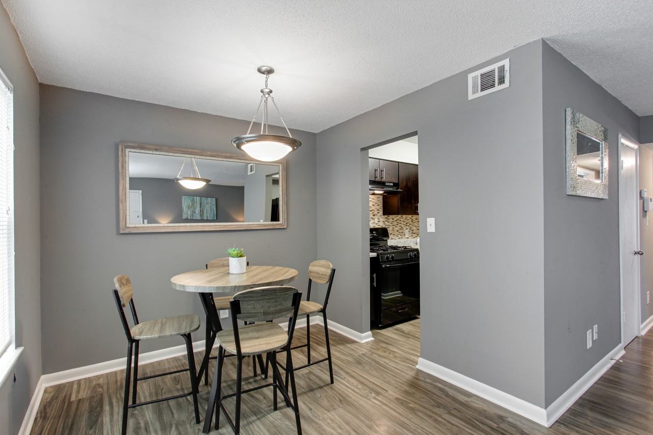 2800 Capital Square Apartments - Photo 7 of 43