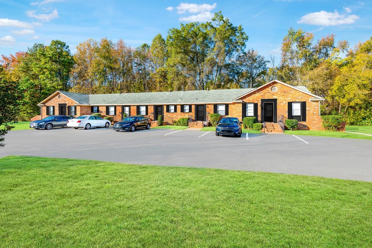 Ponderosa Apartments - Photo 4 of 31