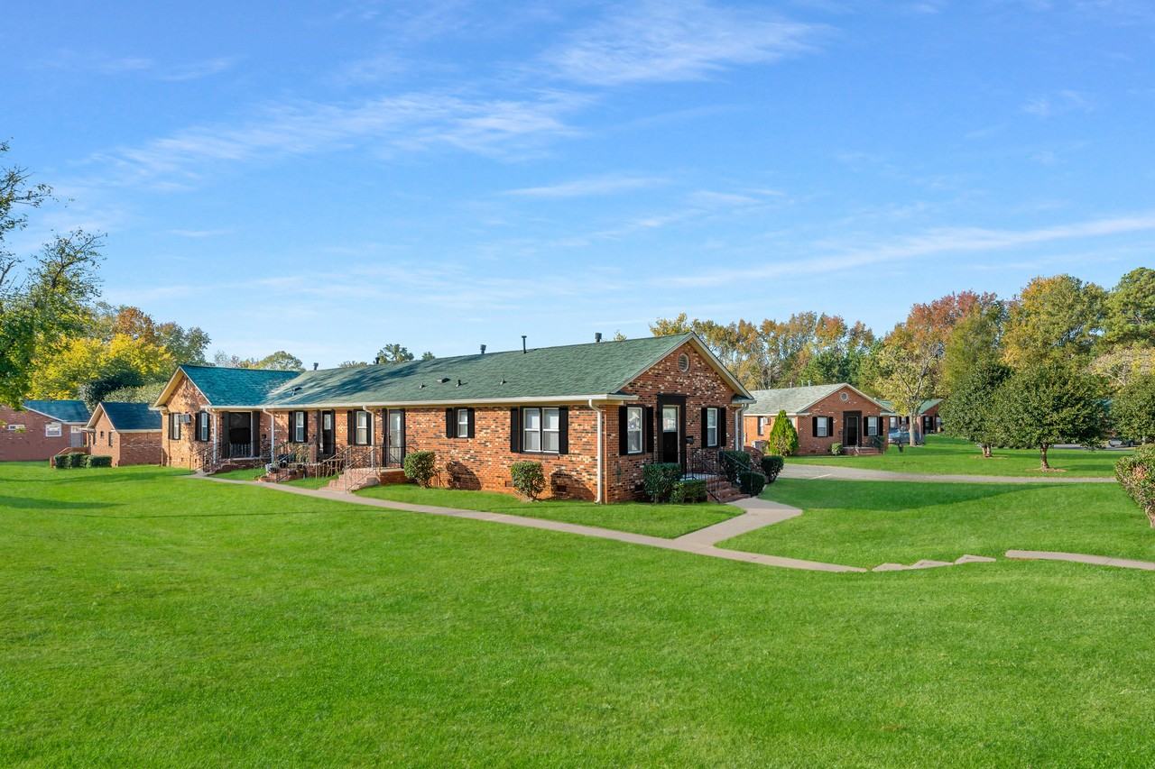 Ponderosa Apartments - Photo 5 of 31