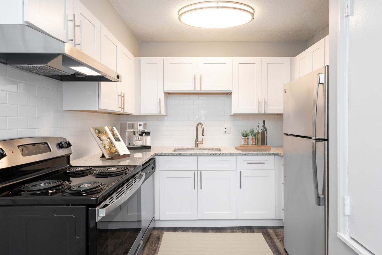 Charlotte 360 Apartments & Townhomes - Photo 4 of 32