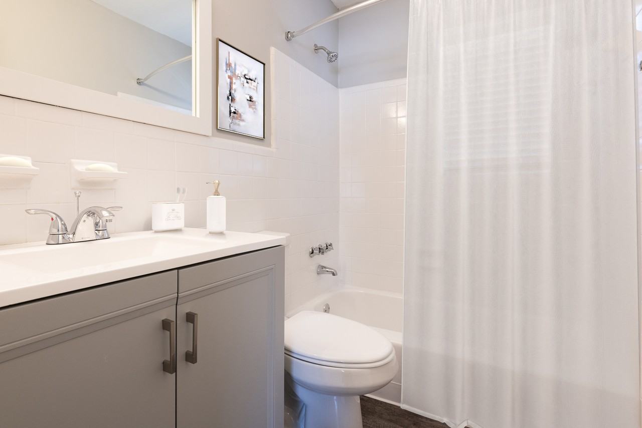 Charlotte 360 Apartments & Townhomes - Photo 5 of 32