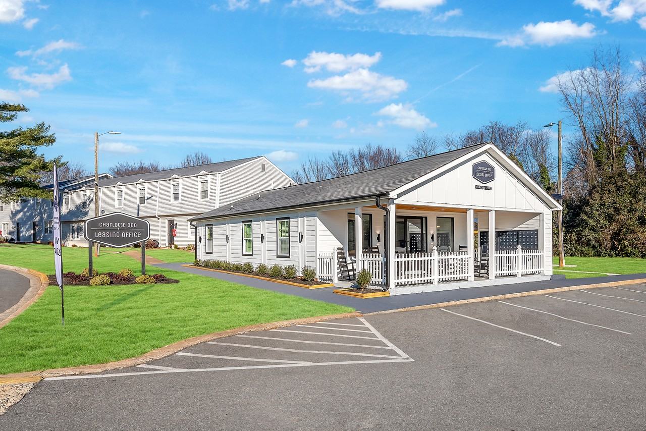 Charlotte 360 Apartments & Townhomes - Photo 7 of 32