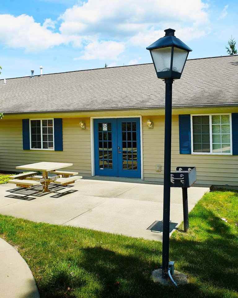 Newburyport Apartments - Photo 2 of 6