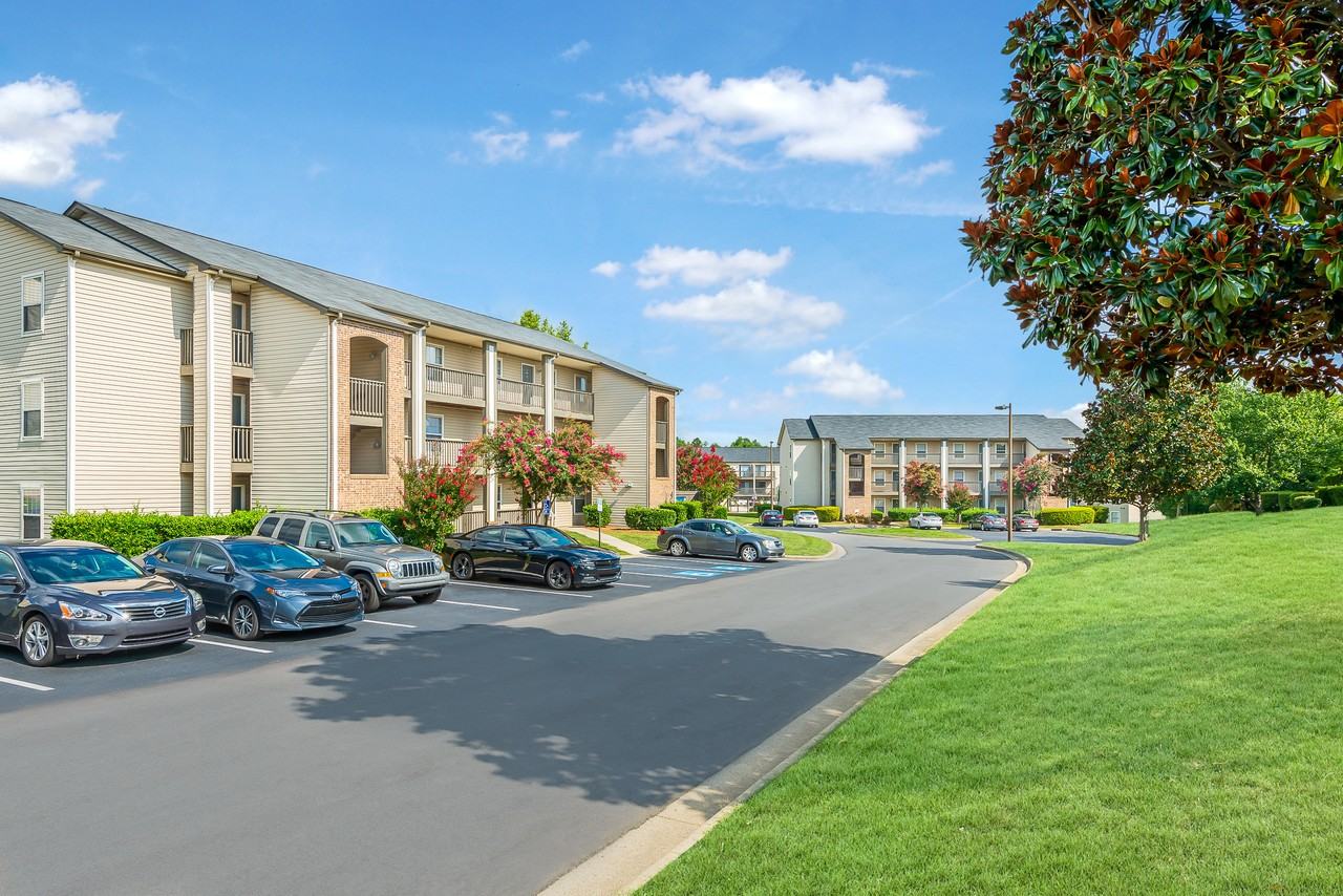 Pavilion At Uc Apts - Photo 4 of 50