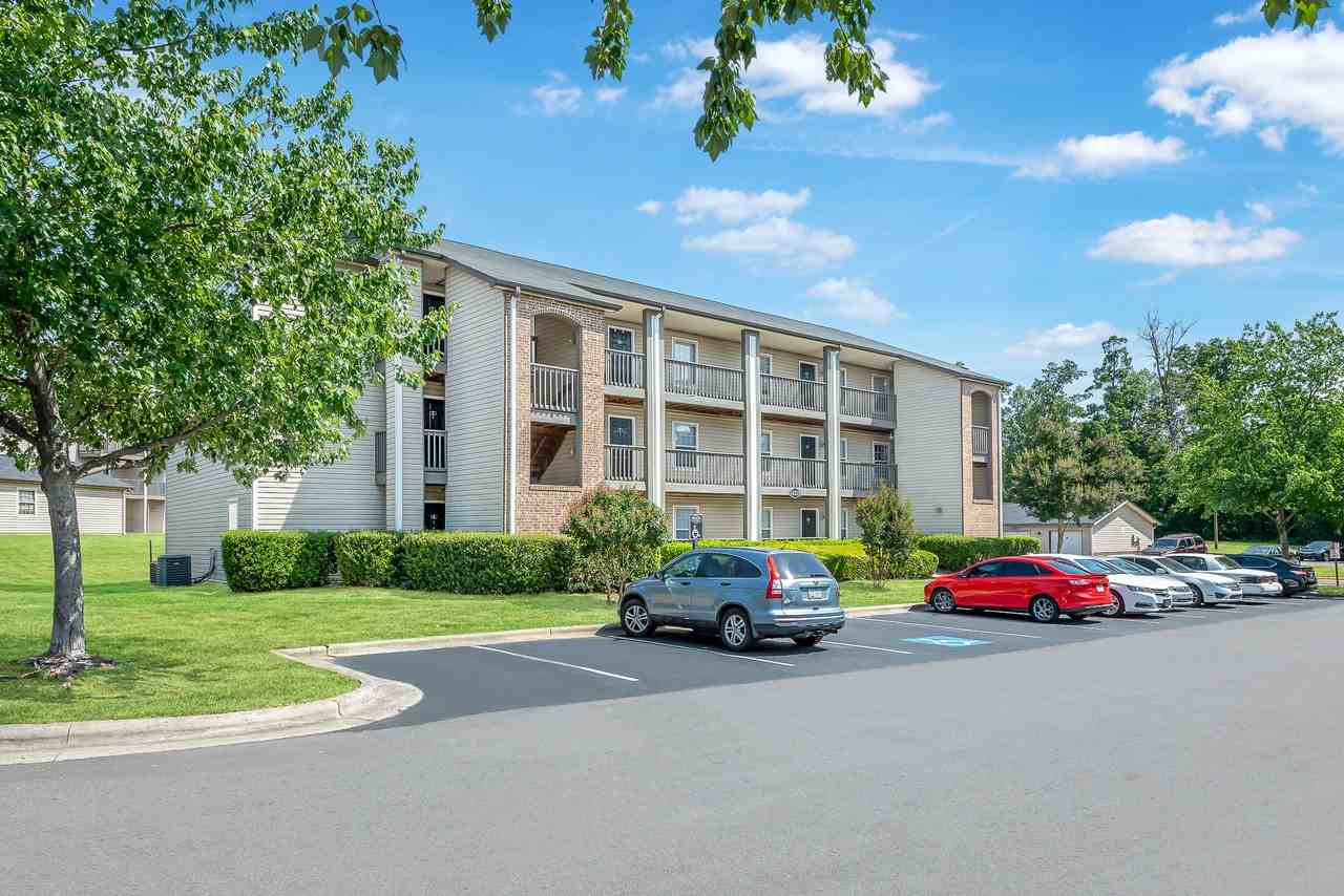 Pavilion At Uc Apts - Photo 6 of 50