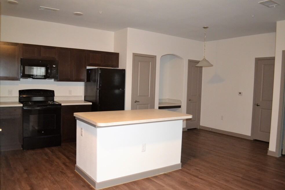 Majestic Ranch Apartment Homes - Photo 3 of 33