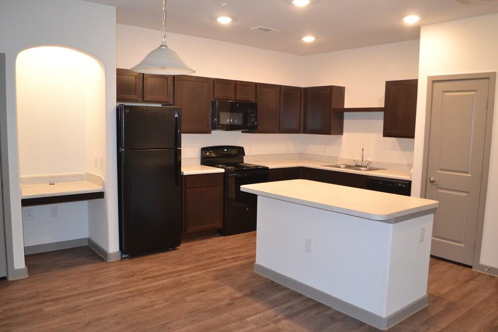 Majestic Ranch Apartment Homes - Photo 4 of 33