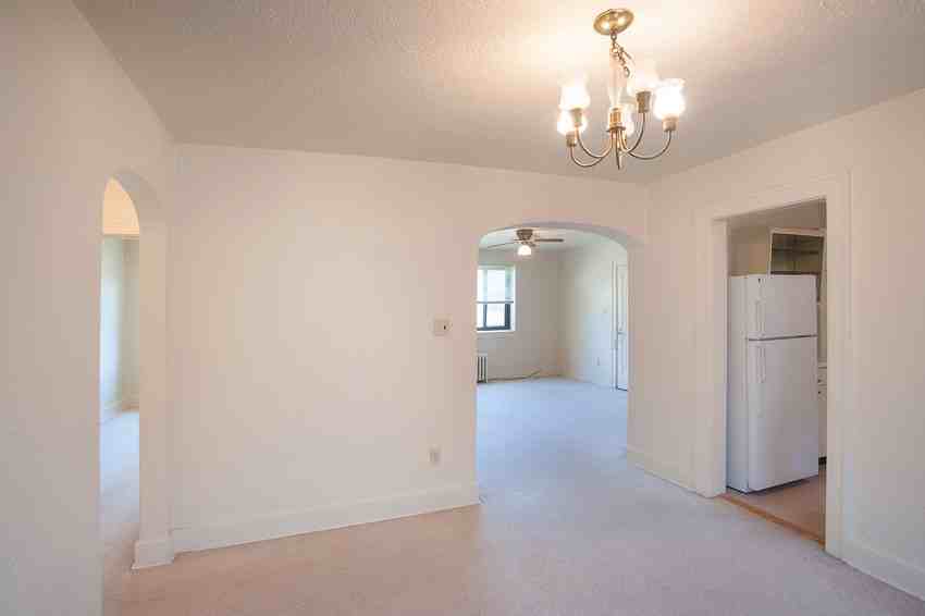 Beverly Court Apartments - Photo 5 of 7