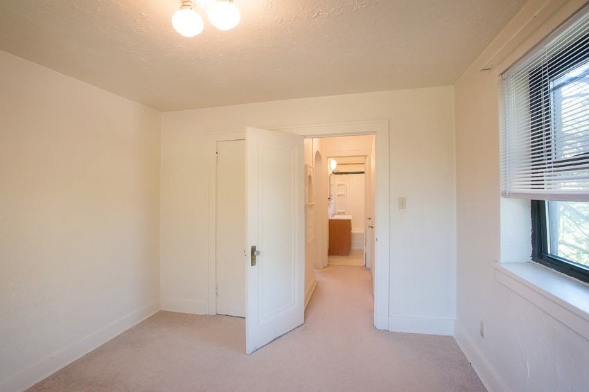 Beverly Court Apartments - Photo 6 of 7