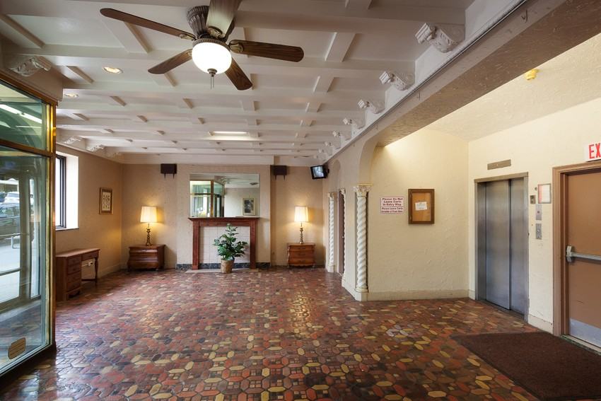 Coronado Apartments - Photo 7 of 8