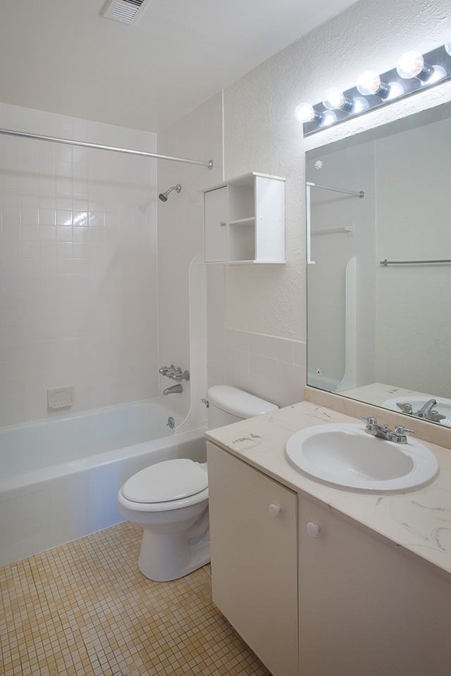 Colony West Apartments - Photo 3 of 8