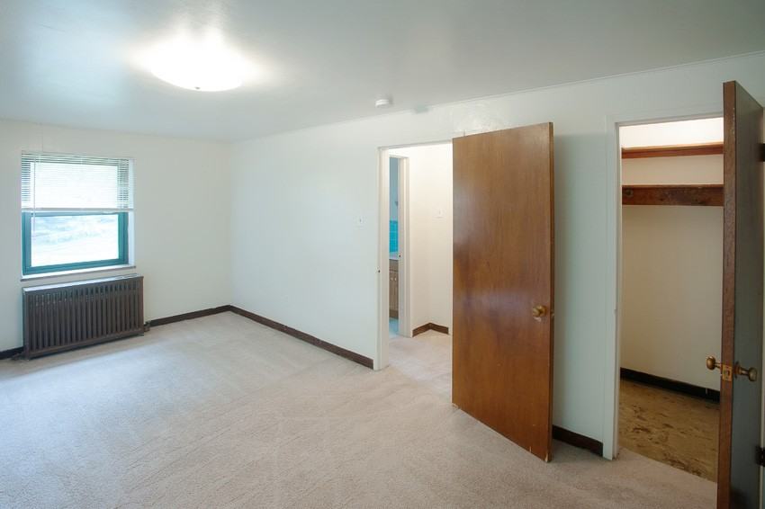 Hoodridge Hall Apartments - Photo 3 of 8