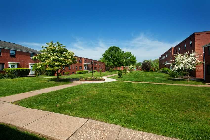 Hoodridge Court Apartments - Photo 7 of 9