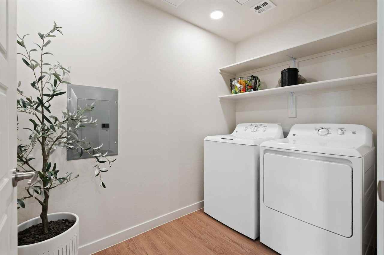 Acero Eastmark - Photo 2 of 28