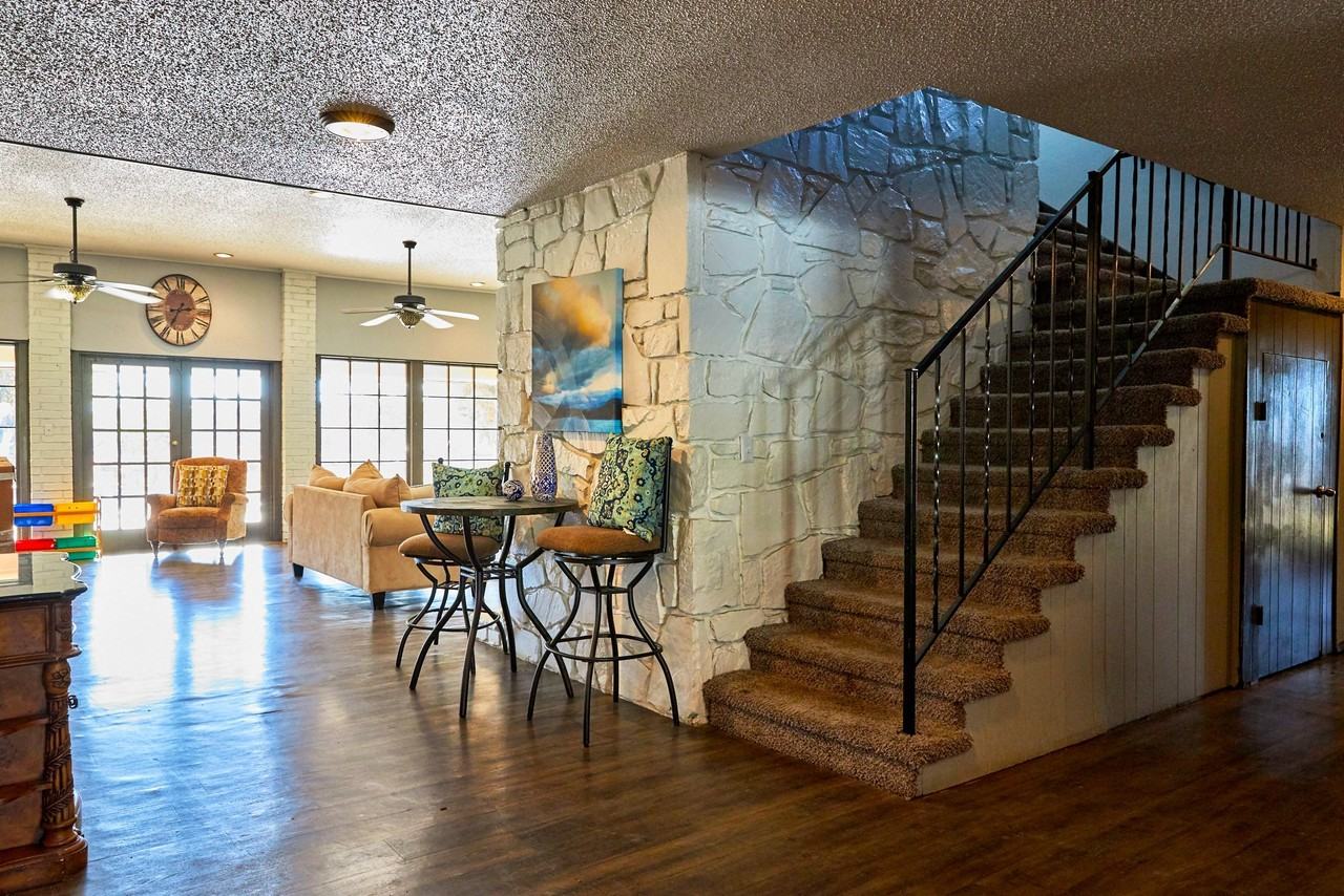 Aspen Place - Photo 3 of 29