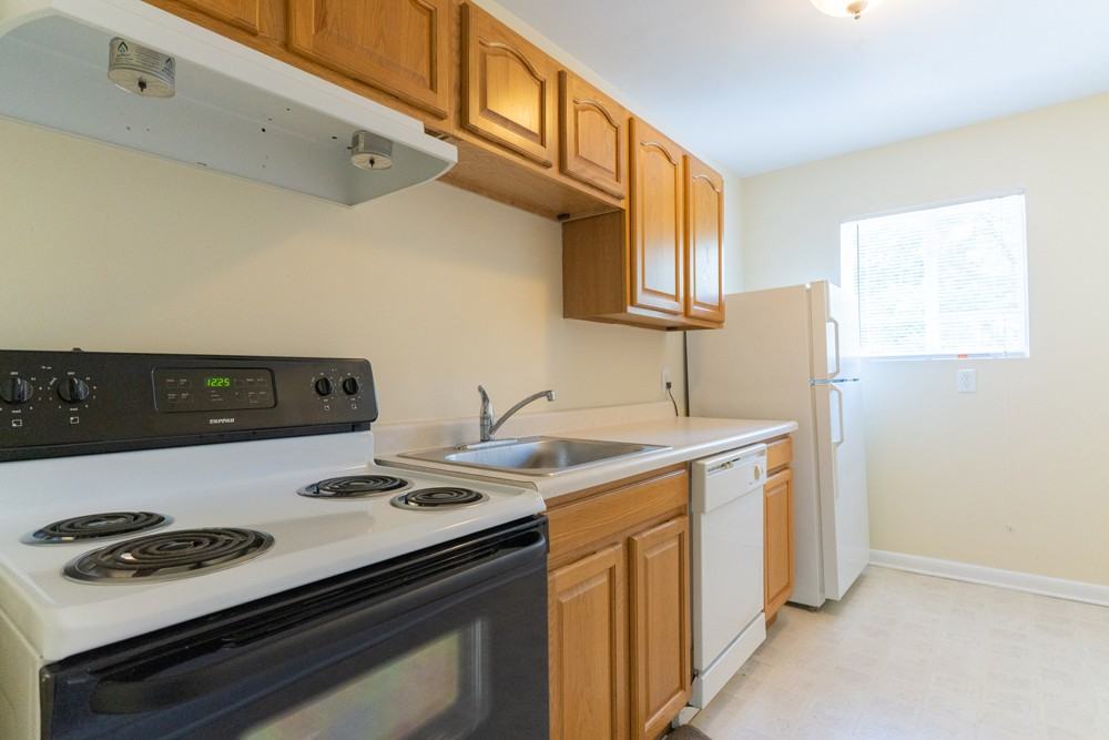 Pine Manor Apartments - Photo 2 of 12