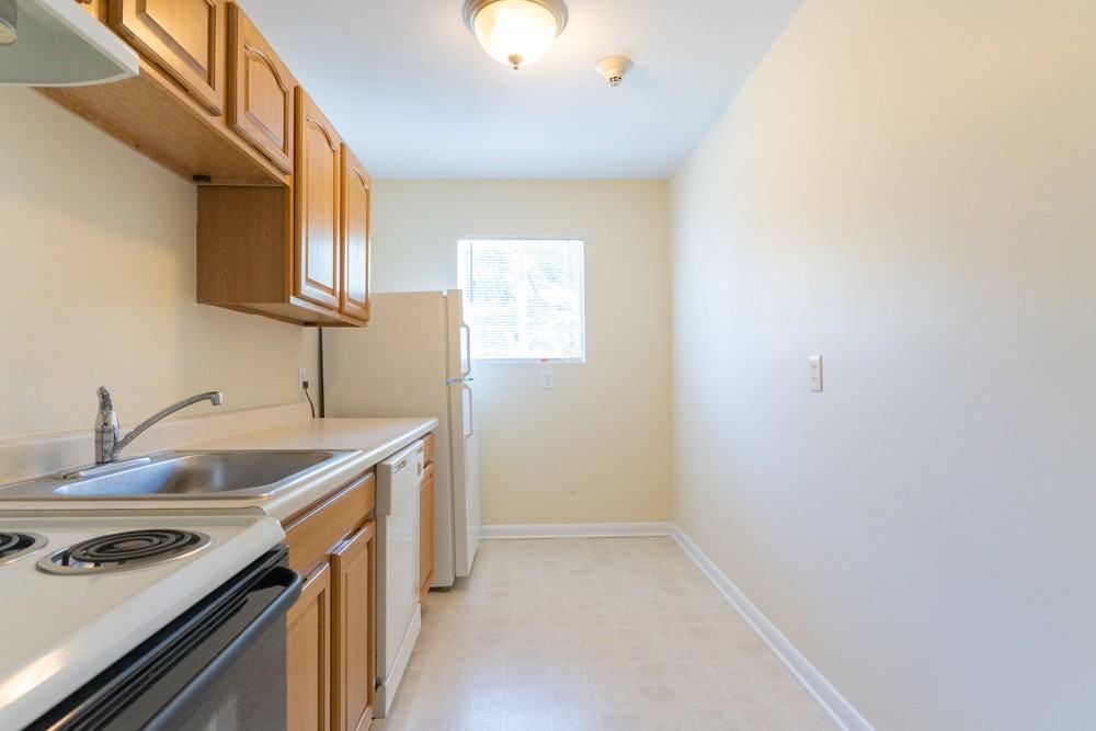 Pine Manor Apartments - Photo 3 of 12