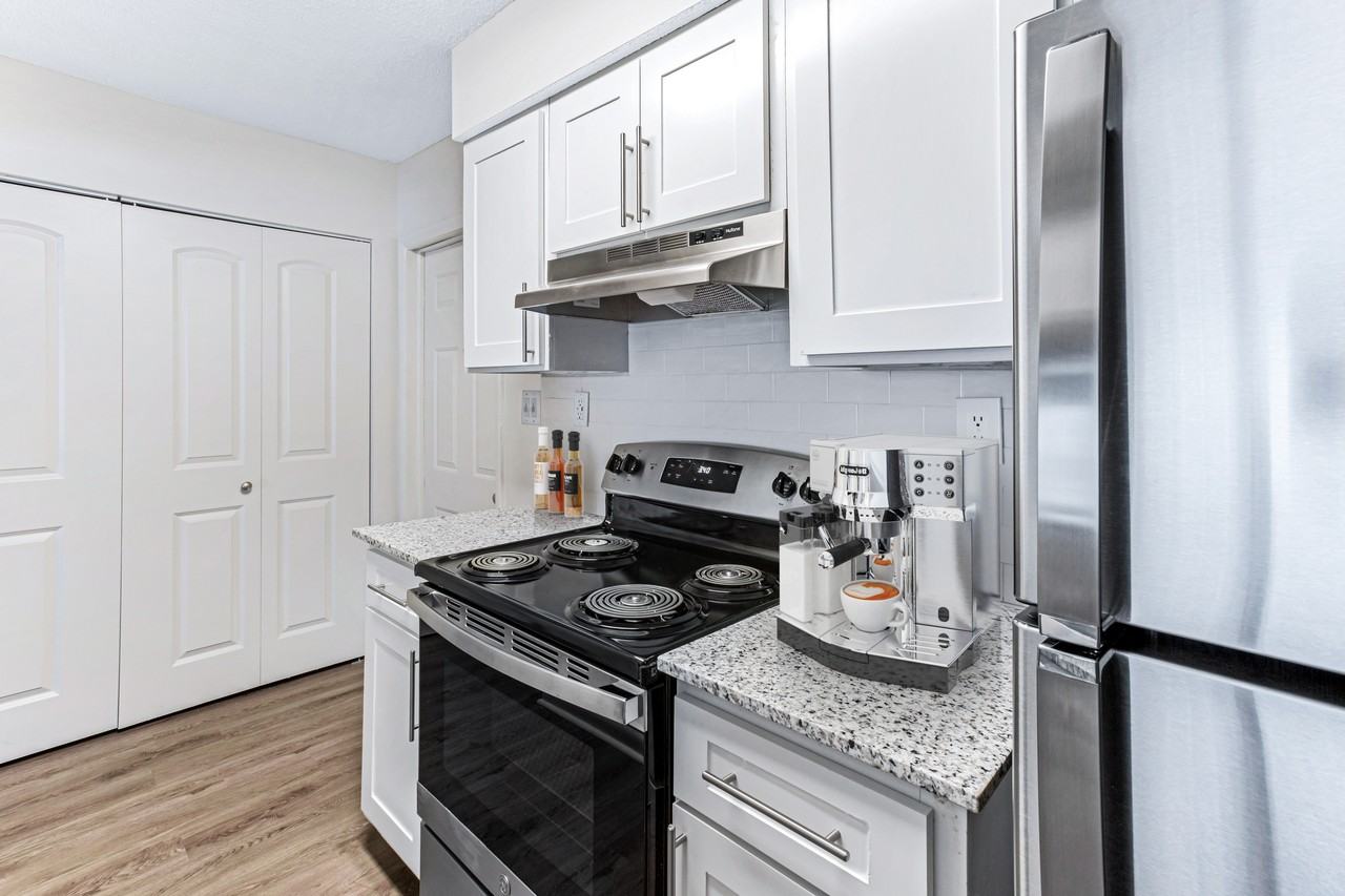 The Flats On Hampstead - Photo 7 of 36