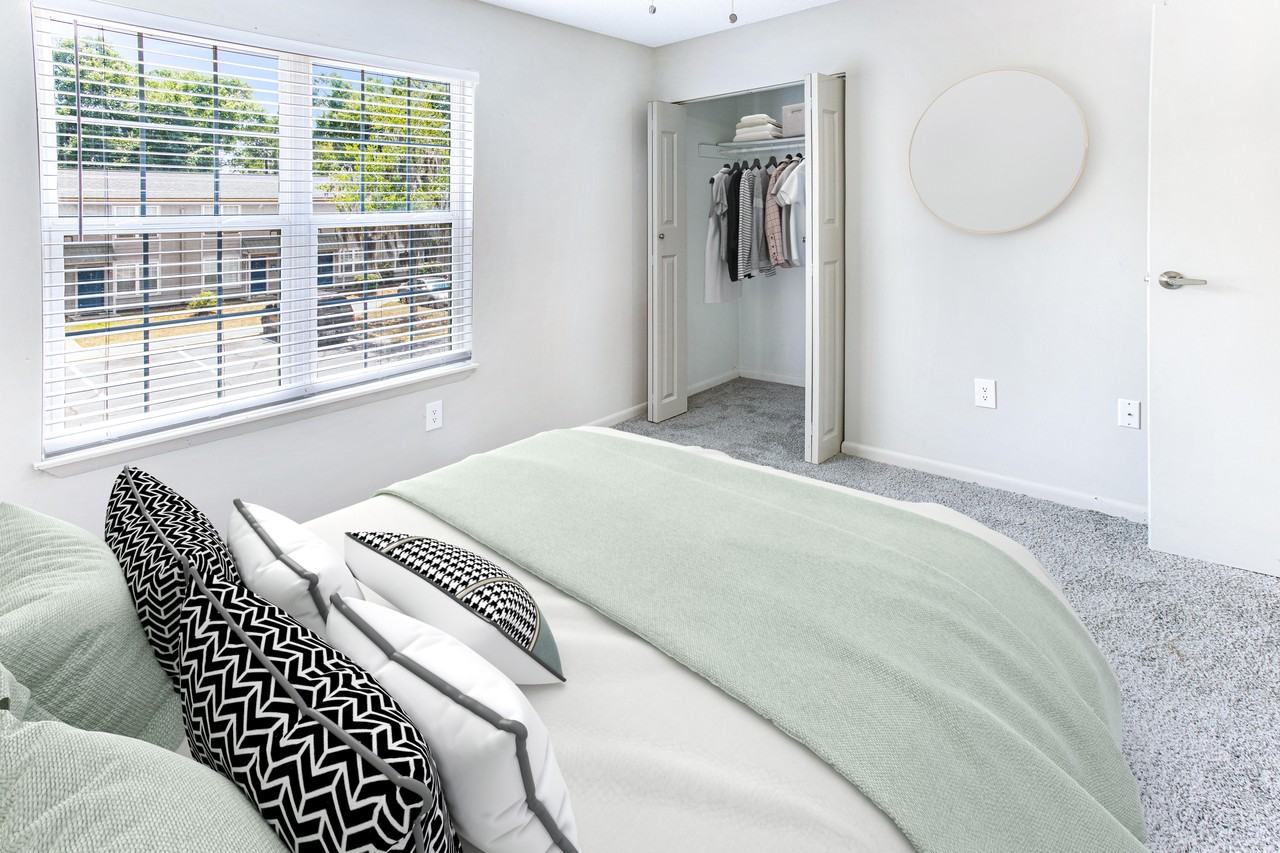 The Flats On Hampstead - Photo 4 of 36