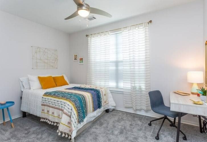 Paloma Raleigh - Photo 5 of 25