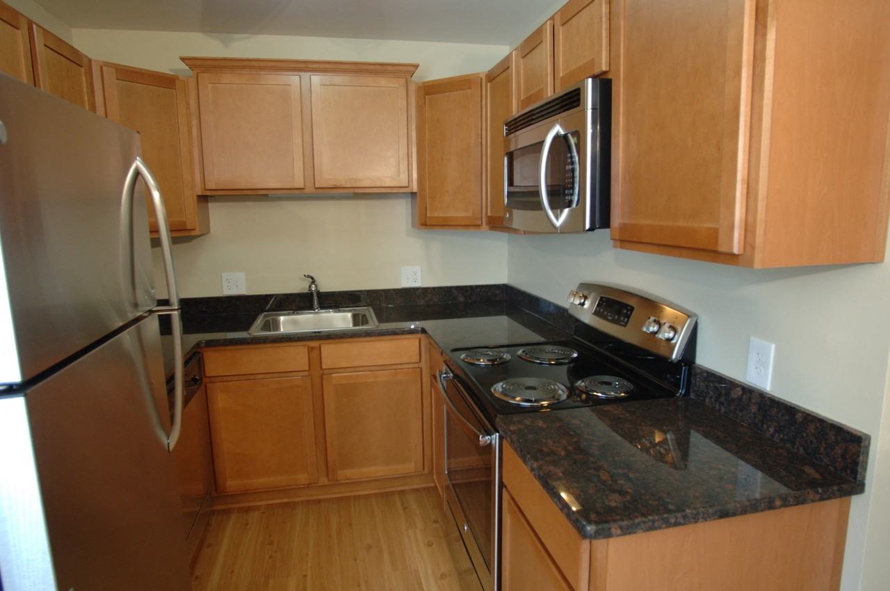 Briarwood Park Apartments 2400 Parmenter Blvd, Royal Oak, MI 48073