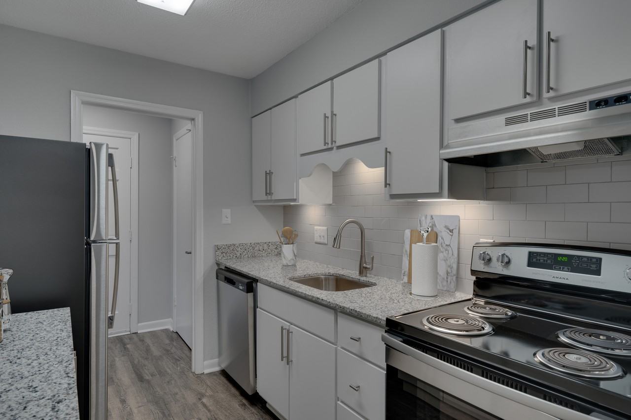 SoHo Apartment Homes - Photo 3 of 14