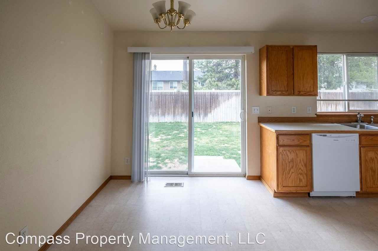 7421 Winter View Dr - Photo 2 of 42