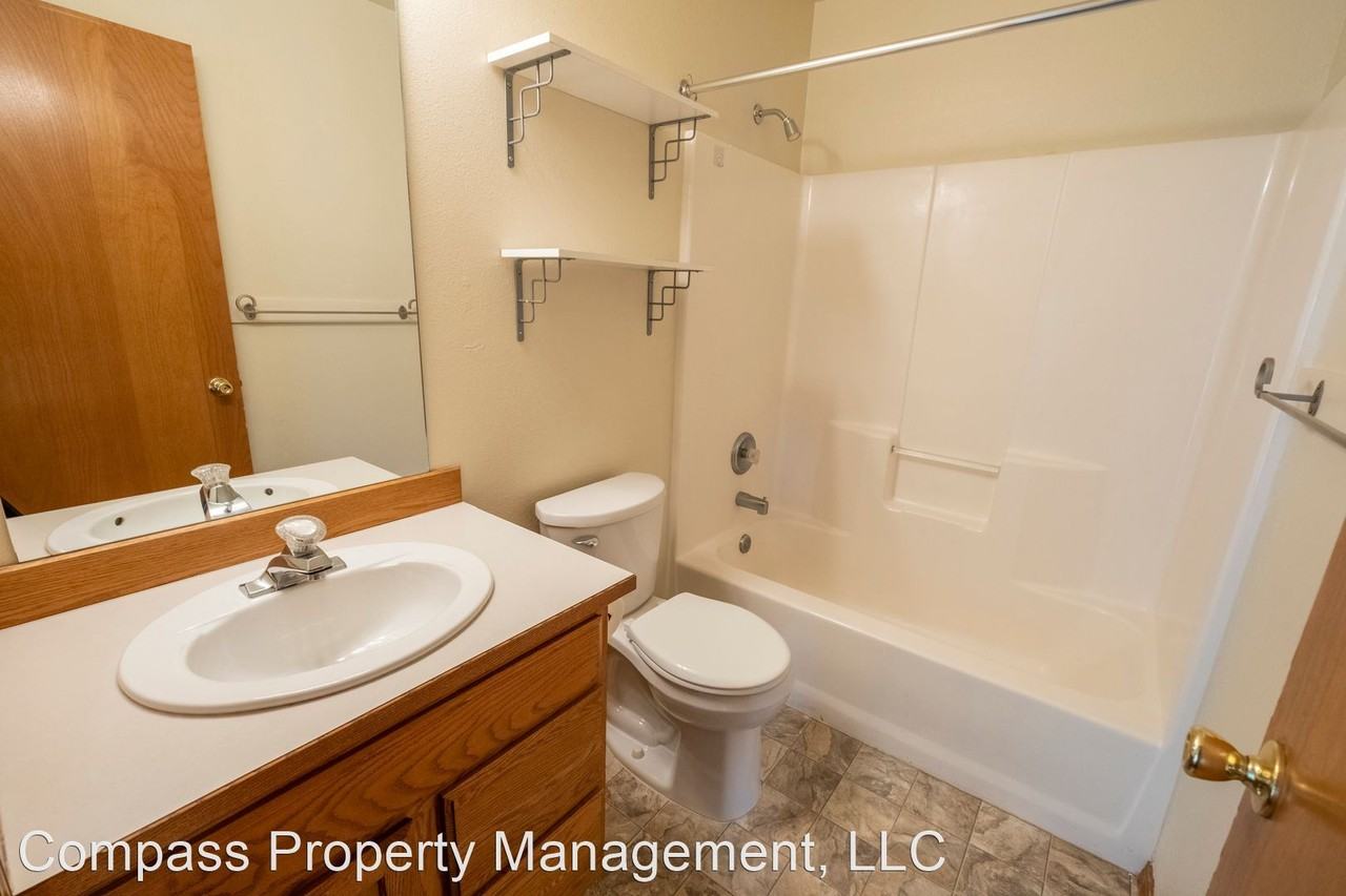 7421 Winter View Dr - Photo 3 of 42