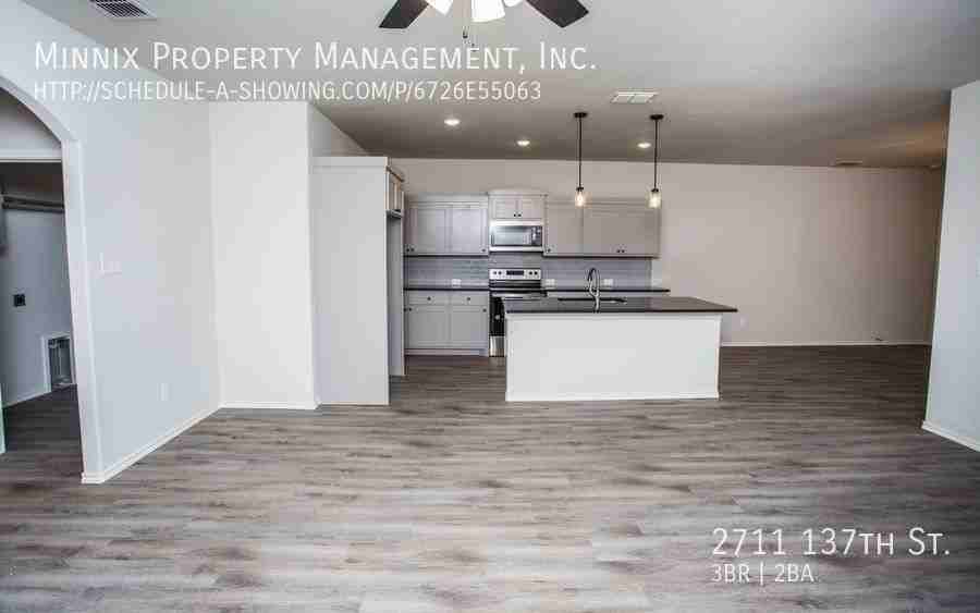 2703 137Th St - Photo 2 of 32